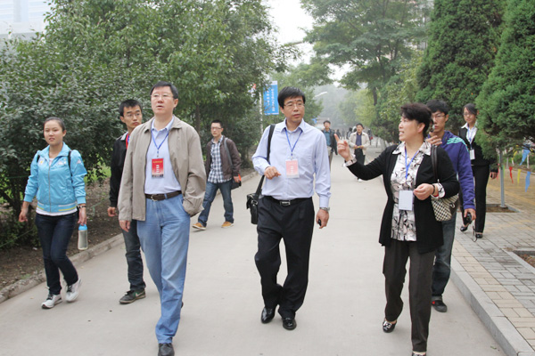 姚芝楼书记张文栋校长等校领导来我们指导迎新工作 姚芝楼书记张文栋校长等校领导来我们指导迎新工作