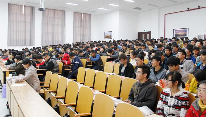 我们开展2013级新生入学教育系列讲座 我们开展2013级新生入学教育系列讲座