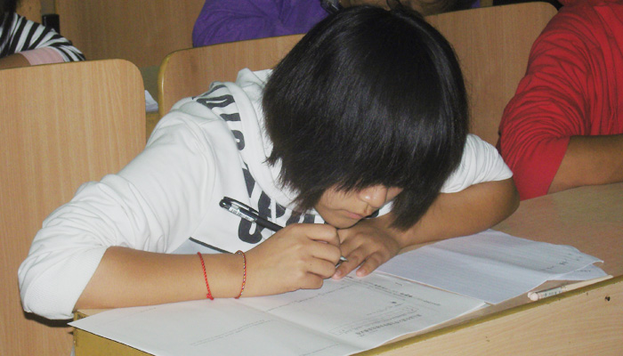 我们学生参加第五届太阳集团网tyc9728数学竞赛
