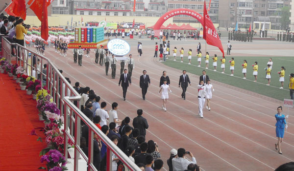 我们在校2010年田径运动会甲乙两个组别中取得优异成绩 我们在校2010年田径运动会甲乙两个组别中取得优异成绩