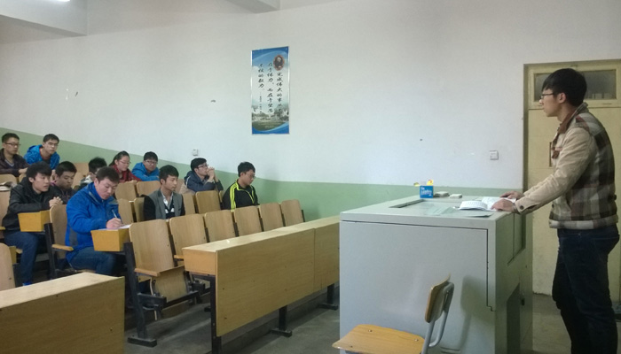 我们各学生党支部组织学习党的“十八届四中全会精神”