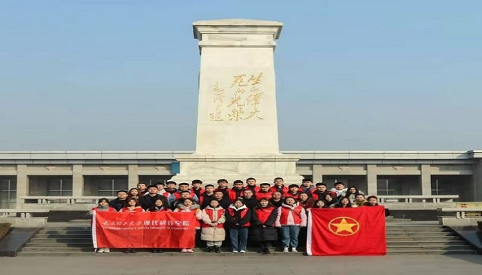我们师生赴刘胡兰纪念馆、刘胡兰村开展“一二九” 主题团日活动 我们师生赴刘胡兰纪念馆、刘胡兰村开展“一二九” 主题团日活动