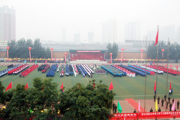 我们召开2011级新生田径运动会 我们召开2011级新生田径运动会