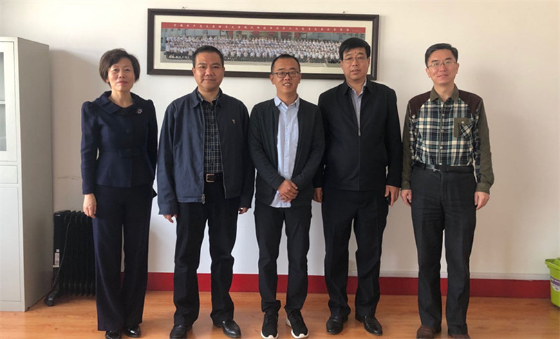 我们举办“喜迎117周年校庆系列活动之一—学长导师报告会”