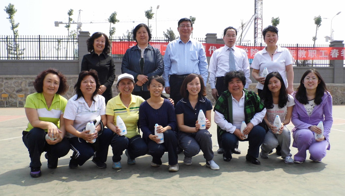 我们在明向校区举办2013年教职工趣味运动会 我们在明向校区举办2013年教职工趣味运动会