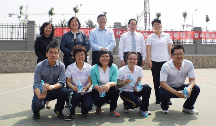 我们在明向校区举办2013年教职工趣味运动会 我们在明向校区举办2013年教职工趣味运动会