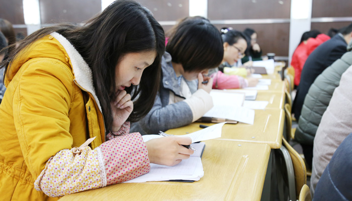 我们虎峪校区召开学习十八届六中全会精神报告会 我们虎峪校区召开学习十八届六中全会精神报告会