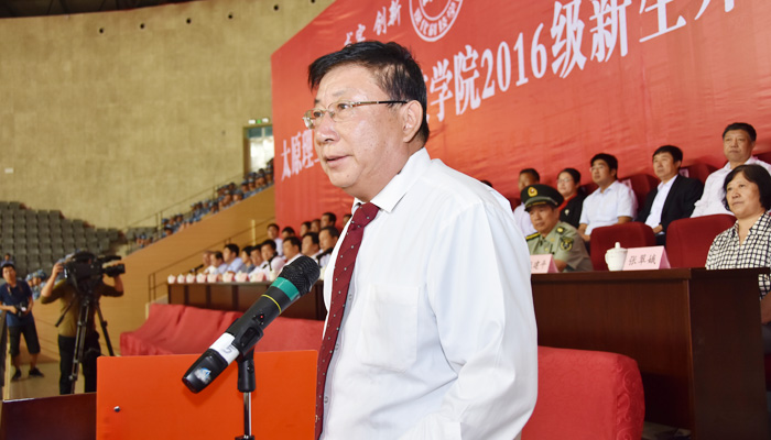 我们举行2016级新生开学典礼 我们举行2016级新生开学典礼
