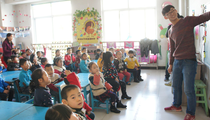 我们志愿者前往孝义市五爱幼儿园开展感恩节志愿服务 我们志愿者前往孝义市五爱幼儿园开展感恩节志愿服务
