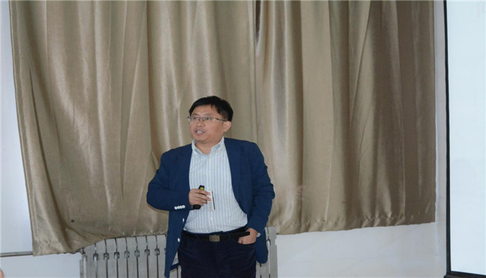 天津大学杨全红教授应邀来我们作题为《简单造就神奇—碳、石墨烯和科学研究》的学术讲座 天津大学杨全红教授应邀来我们作题为《简单造就神奇—碳、石墨烯和科学研究》的学术讲座