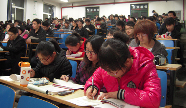 千峰校区举行2011年入党积极分子开班仪式 千峰校区举行2011年入党积极分子开班仪式