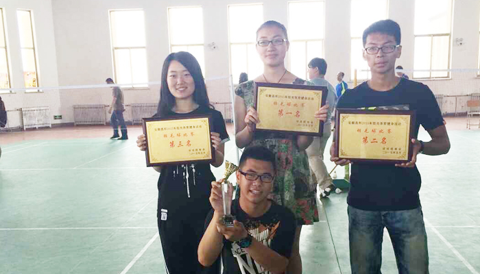 我们2015年阳光体育健身活动羽毛球比赛圆满落幕