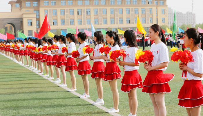 我们隆重举行2013级学生春季田径运动会 我们隆重举行2013级学生春季田径运动会
