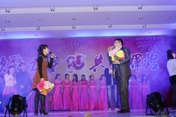 我们2013年元旦晚会隆重举行 我们2013年元旦晚会隆重举行