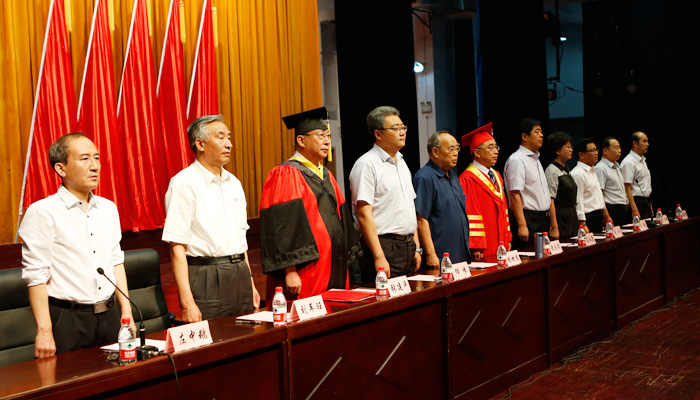 我们举行2016届毕业生毕业典礼暨学位授予大会 我们举行2016届毕业生毕业典礼暨学位授予大会