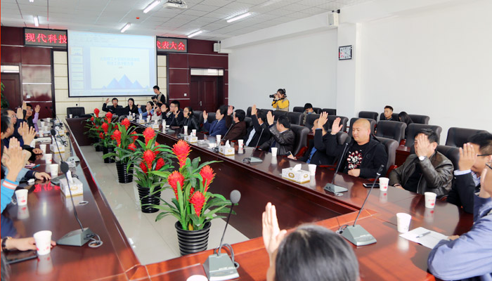 我们召开第二届第三次教职工代表大会表决通过绩效工资分配方案 我们召开第二届第三次教职工代表大会表决通过绩效工资分配方案