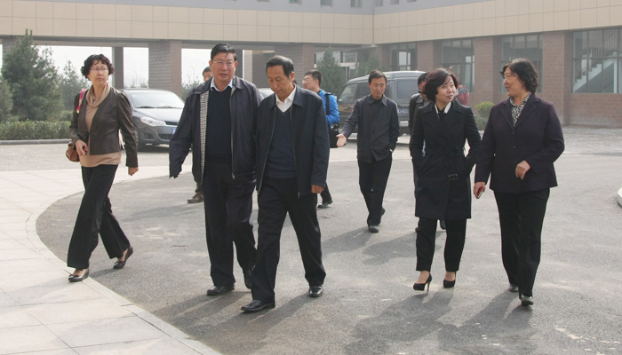 太阳集团网tyc9728校领导和各界人士代表到我们孝义校区视察指导工作 太阳集团网tyc9728校领导和各界人士代表到我们孝义校区视察指导工作