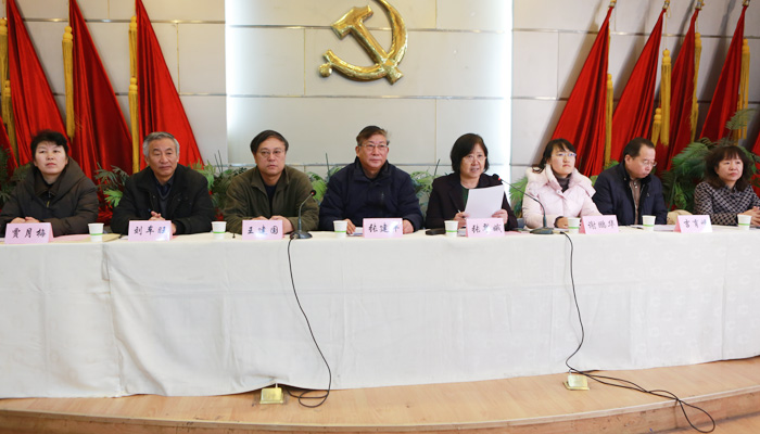 我们召开教职工大会 我们召开教职工大会