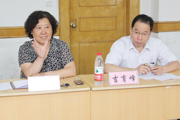 我们召开2012届毕业生党员座谈会 我们召开2012届毕业生党员座谈会