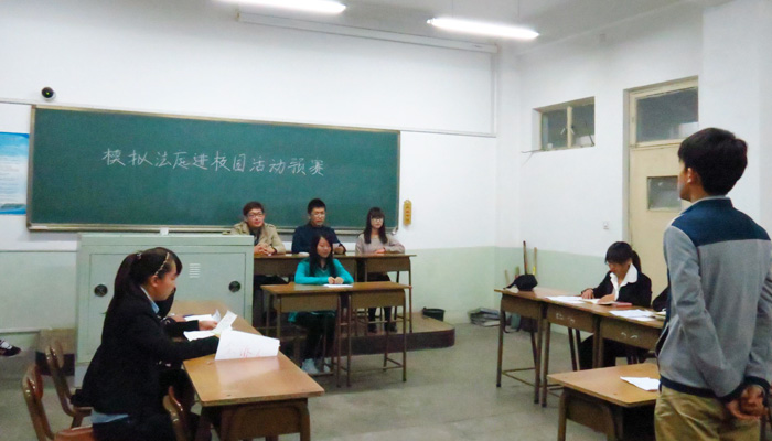 我们首届模拟法庭进校园活动预赛开幕 我们首届模拟法庭进校园活动预赛开幕
