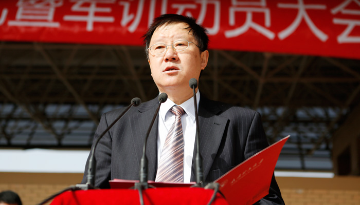 我们隆重举行2013级新生开学典礼暨军训动员大会 我们隆重举行2013级新生开学典礼暨军训动员大会