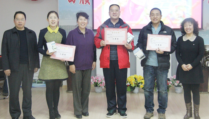 我们举办教职工迎新年卡拉OK比赛