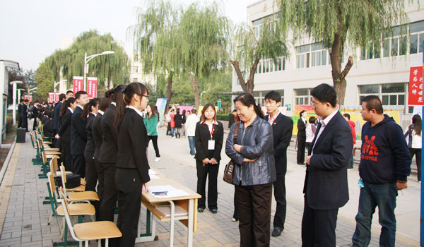 我们团学组织开展纳新工作 我们团学组织开展纳新工作
