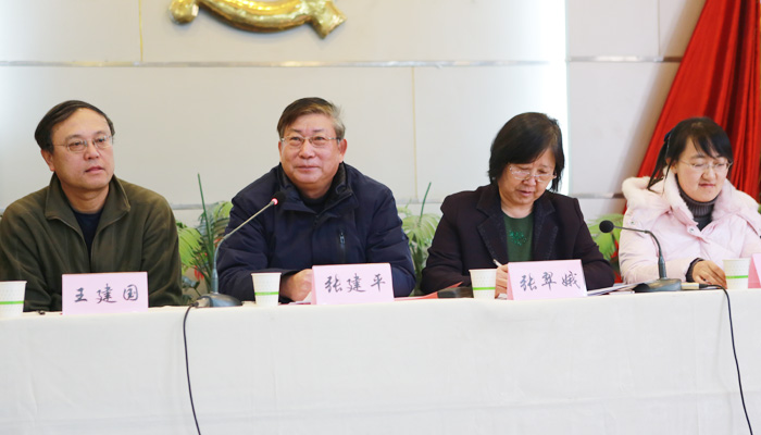 我们召开教职工大会 我们召开教职工大会