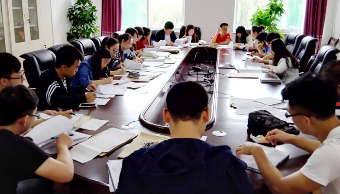 我们开展党支部书记培训会