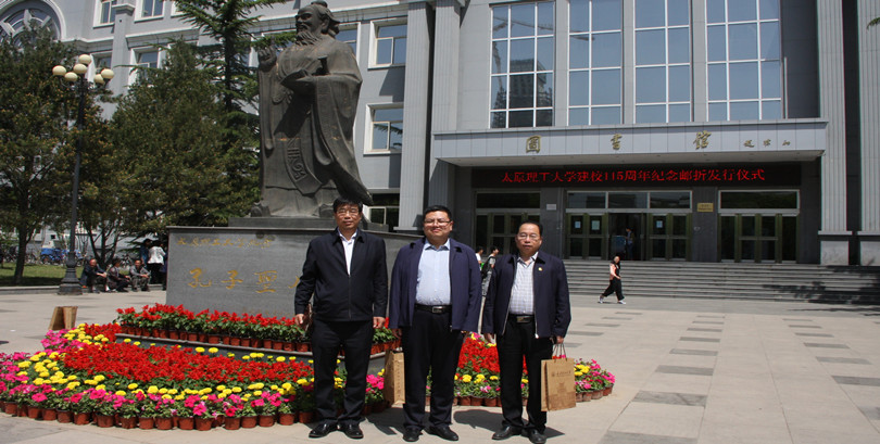 我们校友苗根茂回校参加校庆日活动并为在校生作专题报告 我们校友苗根茂回校参加校庆日活动并为在校生作专题报告