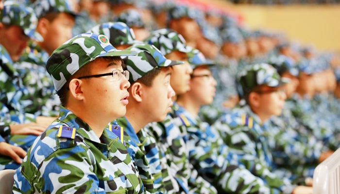我们举行2015级新生开学典礼暨军训动员大会 我们举行2015级新生开学典礼暨军训动员大会