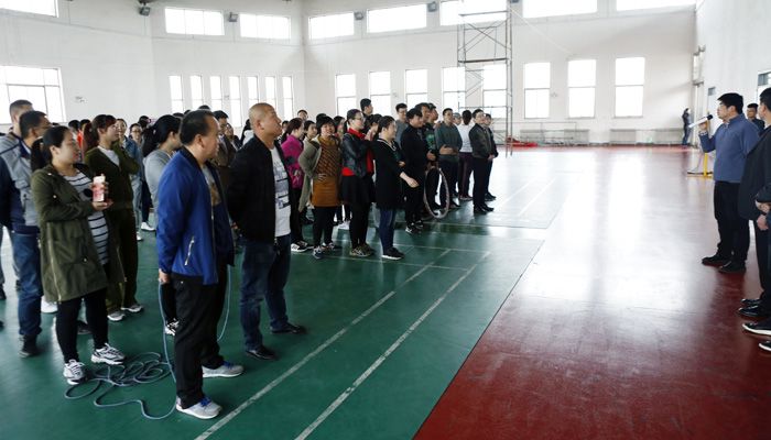 我们举行第五届教职工趣味运动会 我们举行第五届教职工趣味运动会