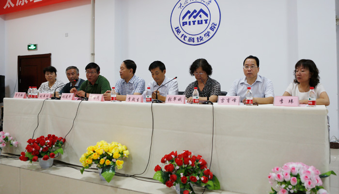 我们隆重举行2014年教职工培训班开班仪式 我们隆重举行2014年教职工培训班开班仪式