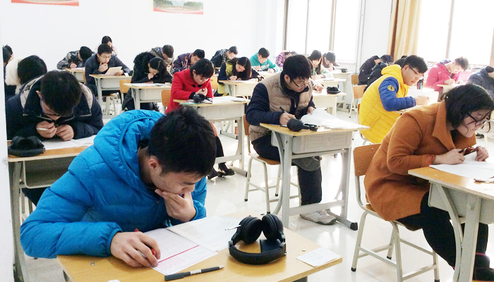 我们2015年下半年全国大学英语四、六级考试顺利结束 我们2015年下半年全国大学英语四、六级考试顺利结束