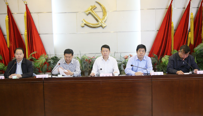 我们召开干部职工会议 我们召开干部职工会议
