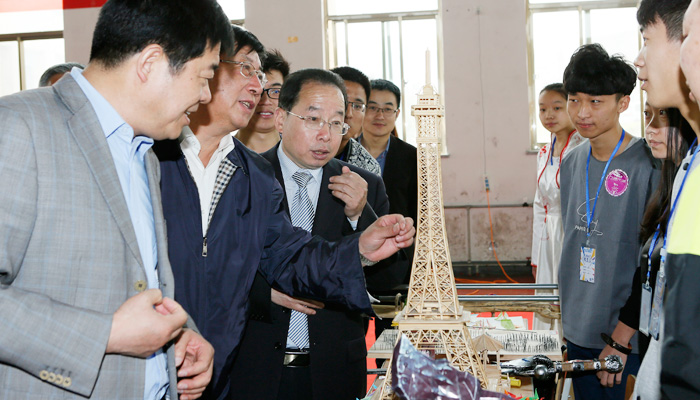 我们成功举办第一届创意市集 我们成功举办第一届创意市集
