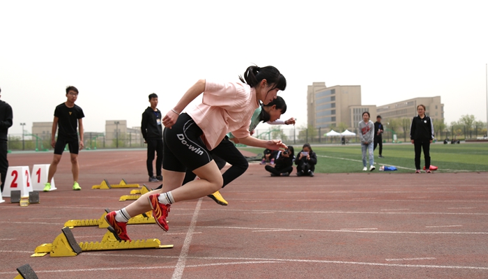 我们成功举办2018年田径运动会 我们成功举办2018年田径运动会
