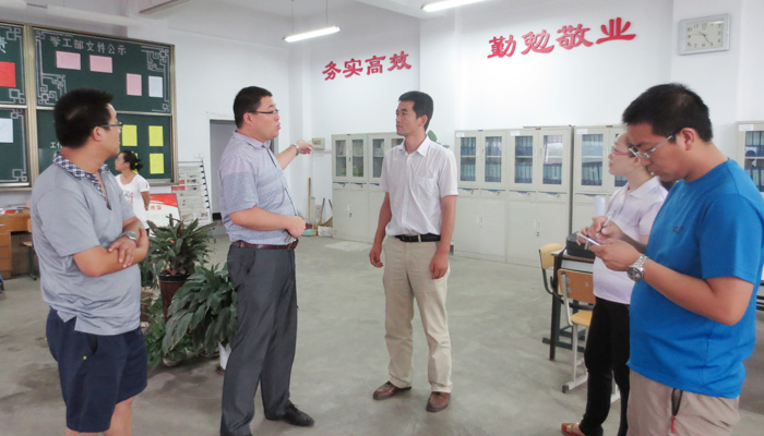 我们进行校园安全大检查