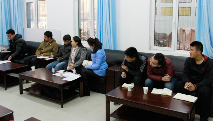 我们明向校区新生辅导员、自律委代表与公寓管理中心交流座谈