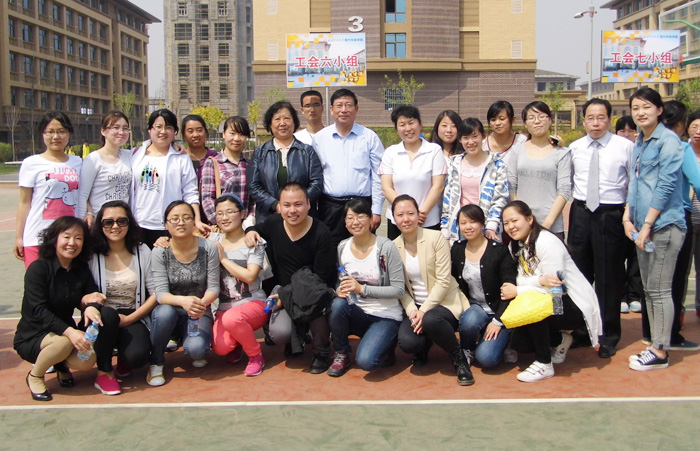 我们在明向校区举办2013年教职工趣味运动会 我们在明向校区举办2013年教职工趣味运动会