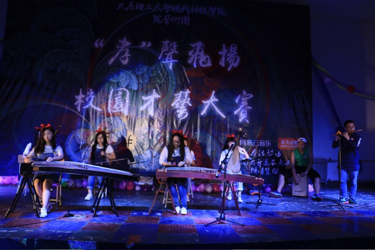 我们成功举办”孝文化节“系列活动之—“孝“声飞扬校园才艺大赛 我们成功举办”孝文化节“系列活动之—“孝“声飞扬校园才艺大赛
