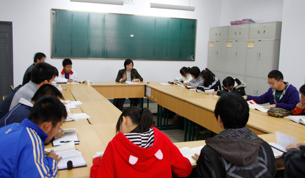 我们党委召开新生党员培训会议 我们党委召开新生党员培训会议