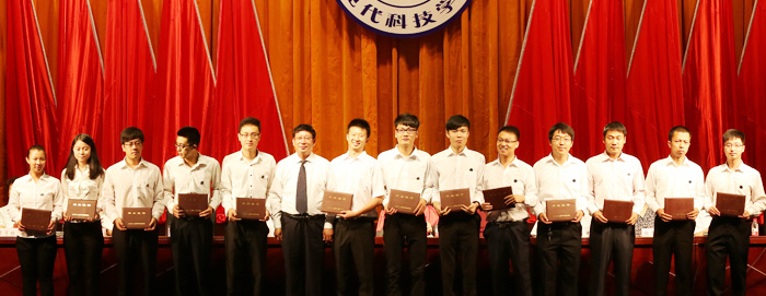 我们隆重举行2014届毕业生毕业典礼暨学位授予大会 我们隆重举行2014届毕业生毕业典礼暨学位授予大会