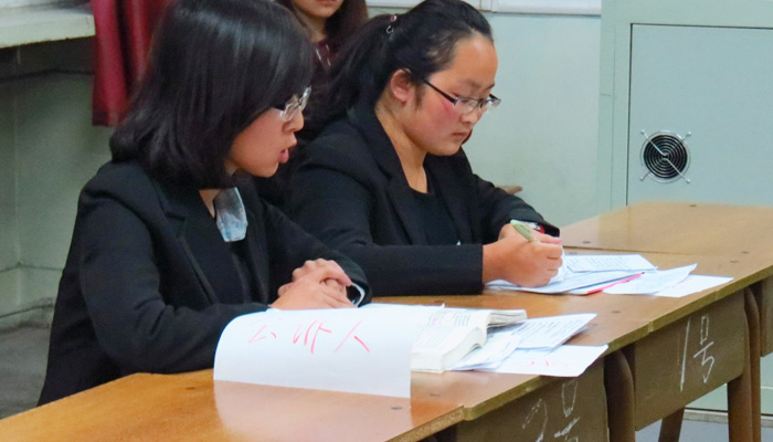 我们首届模拟法庭进校园活动预赛开幕 我们首届模拟法庭进校园活动预赛开幕