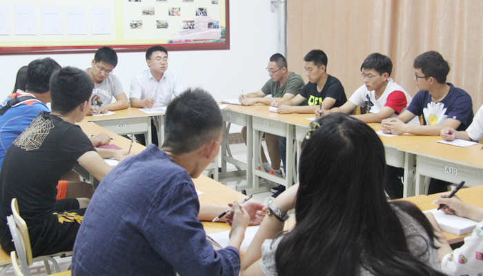 第十七学生党支部召开专题学习会 第十七学生党支部召开专题学习会
