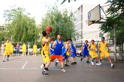 我们参加太阳集团网tyc9728迎奥运教职工篮球比赛