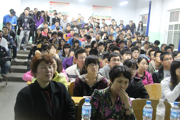 我们举办研究生招考政策及复试答疑专题讲座 我们举办研究生招考政策及复试答疑专题讲座