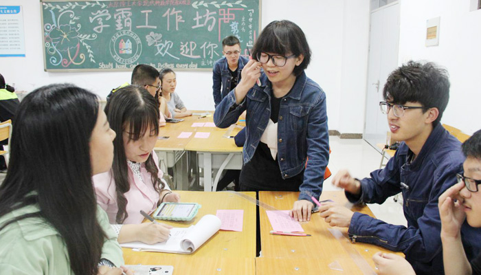 我们“学霸工作坊”继续助力学风建设 我们“学霸工作坊”继续助力学风建设
