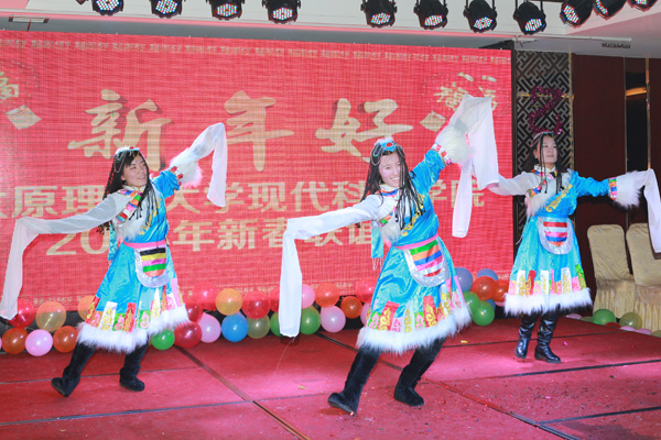 我们2013年教职工新年联欢会隆重举行 我们2013年教职工新年联欢会隆重举行
