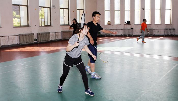 我们工会成功举办第二届教职工羽毛球比赛 我们工会成功举办第二届教职工羽毛球比赛